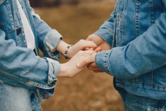 Rahasia Cinta yang Dibagikan, 20 Gombalan Romantis Lucu yang Menjadi Jembatan Menuju Hati Si Cantik dari Kuningan