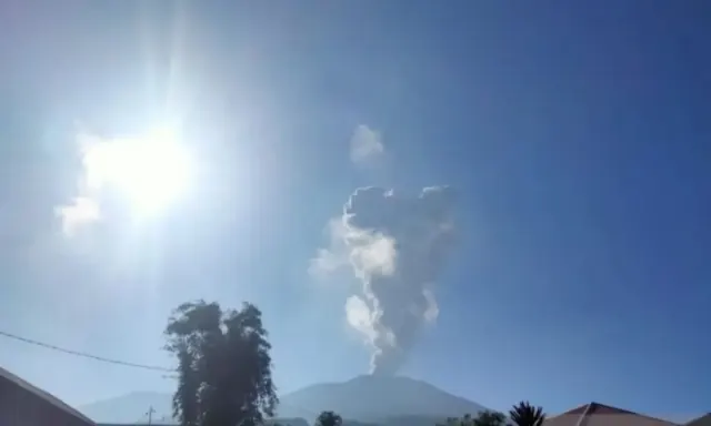 Gunung Marapi Erupsi, Kolom Abu Capai 1.000 Meter