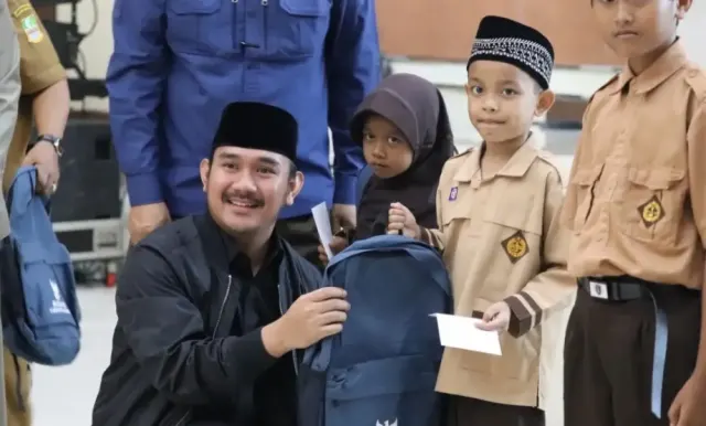 Baznas Bekasi Salurkan Bantuan Pendidikan untuk 2.070 Siswa