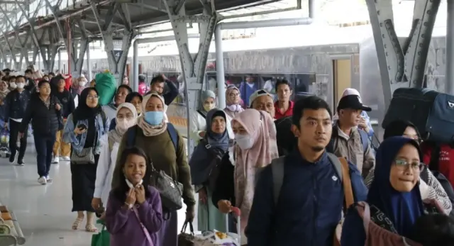 Libur Waisak 2025, Okupansi Kereta Api PT KAI Tembus 124 Persen