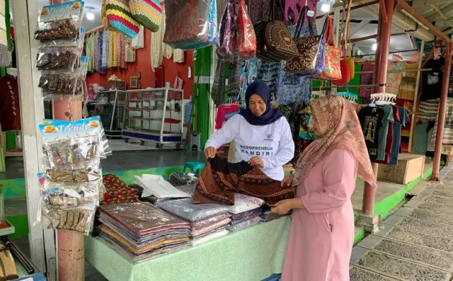 Usaha Souvenir di Bukittinggi Naik Tiga Kali Lipat Berkat Bantuan BAZNAS
