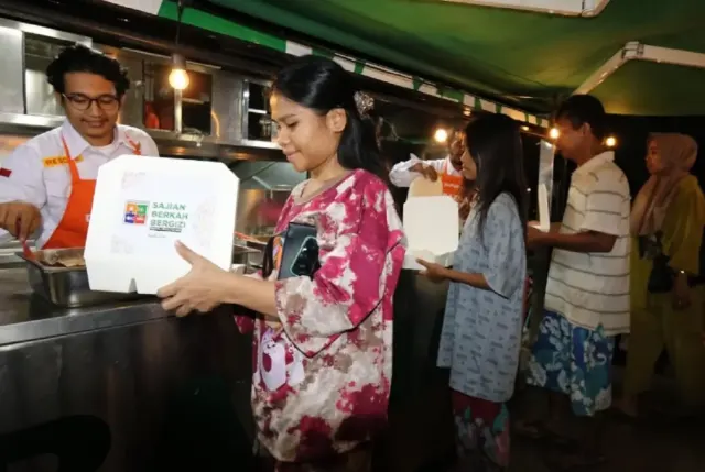 BAZNAS RI Salurkan 2.500 Porsi Makanan Prasmanan untuk Penyintas Kebakaran di Penjaringan