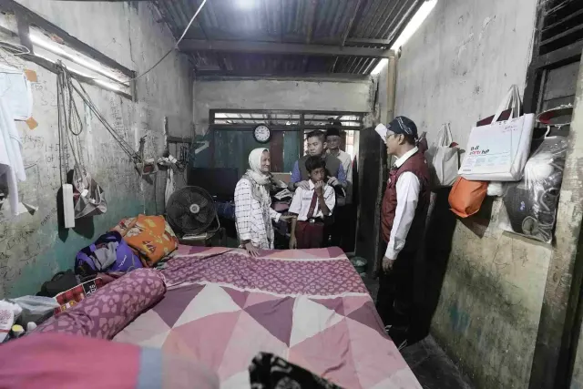 Pejabat Negara Kunjungi Rumah Galih, Simbol Harapan dari Sekolah Rakyat
