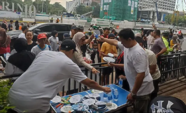 Ribuan Minuman dan Kipas Dibagikan dalam Semangat Muharam di Jakarta Marathon