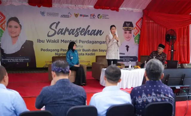 Wamendag Roro Dorong Digitalisasi Transaksi Saat Kunjungi Pasar Ngronggo Kediri