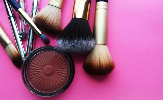 Urutan Makeup yang Benar, dari Skincare sampai Setting Spray