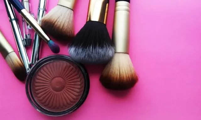 Makeup Pemula, Alat dan Produk Wajib yang Harus Kamu Punya