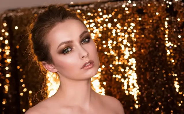 Cara Pakai Highlighter Biar Wajah Nggak Terlihat Berminyak