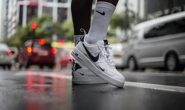 10 Sneakers Limited Edition yang Dipakai Artis dan Influencer Dunia