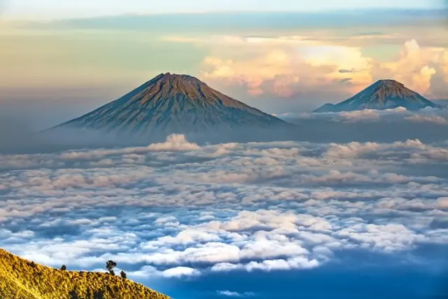 7 Gunung di Indonesia yang Cocok untuk Pendaki Pemula