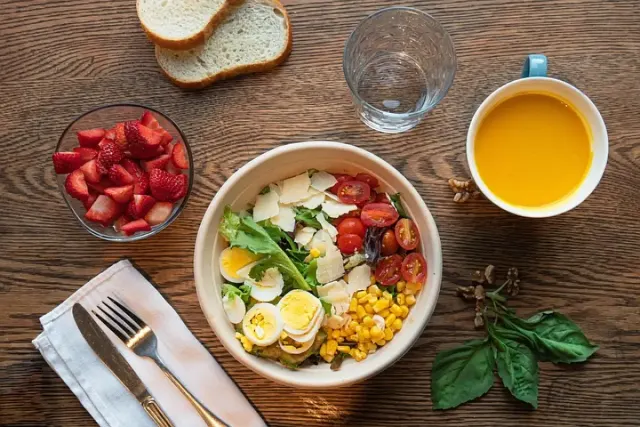 Cara Membuat Salad Sayur Enak dan Sehat, Cocok untuk Menu Diet Harian!