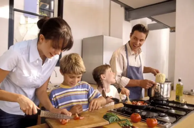 Inspirasi Menu Buka Puasa Rumahan: Seru-Seruan Masak Bareng Keluarga