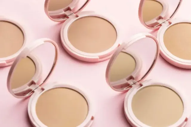 Tips Memilih Shade Bedak untuk Kulit Sawo Matang Supaya Tampak Cerah Alami